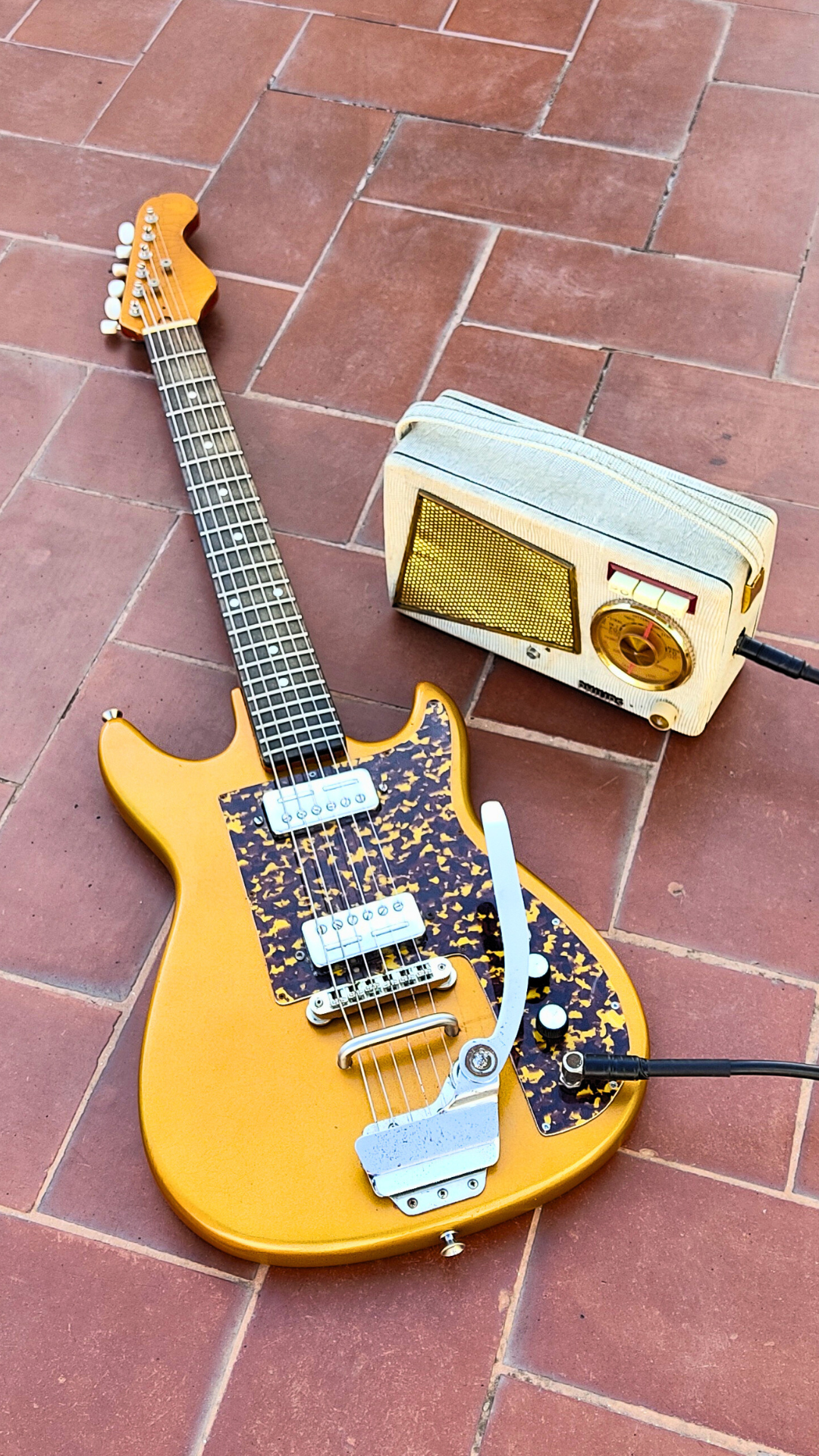 "GUILLOTINE" Vintage guitar radio amp