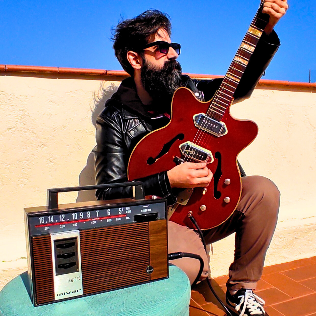 "TRADER" Portable guitar radio amp by Zeta Creations