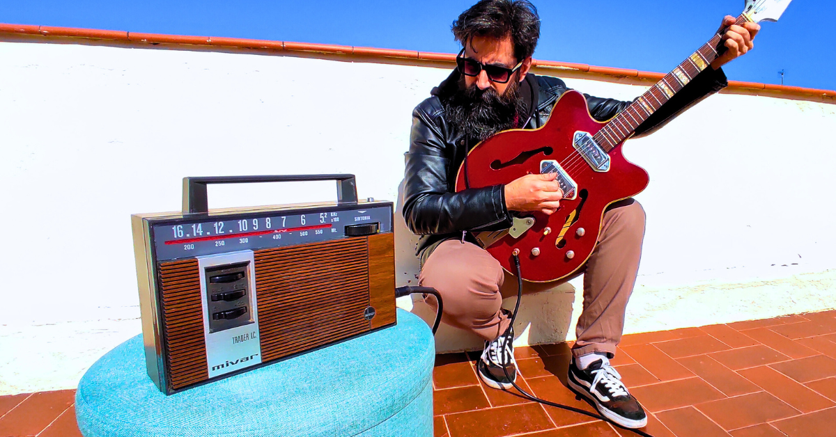 "TRADER" Portable guitar radio amp by Zeta Creations