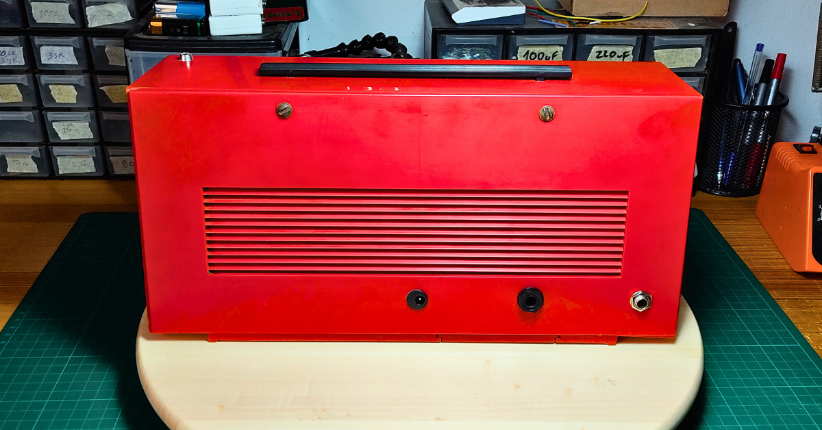 RED VOLT T Vintage guitar radio amp with tremolo