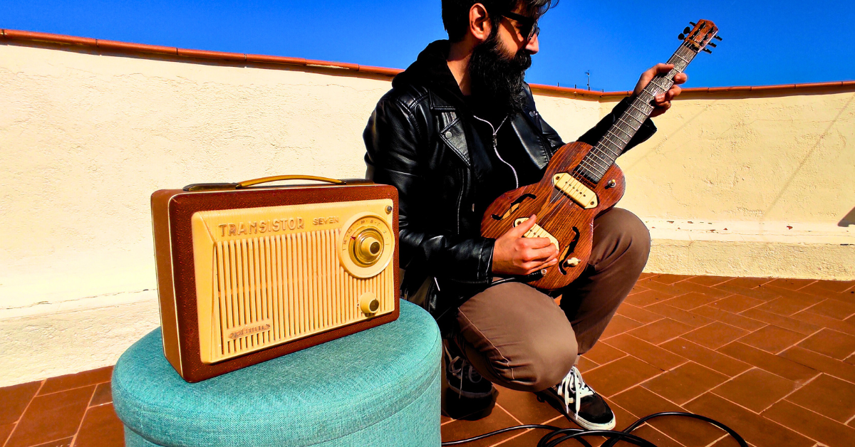 "OPTIMUS" Portable guitar radio amp by Zeta Creations