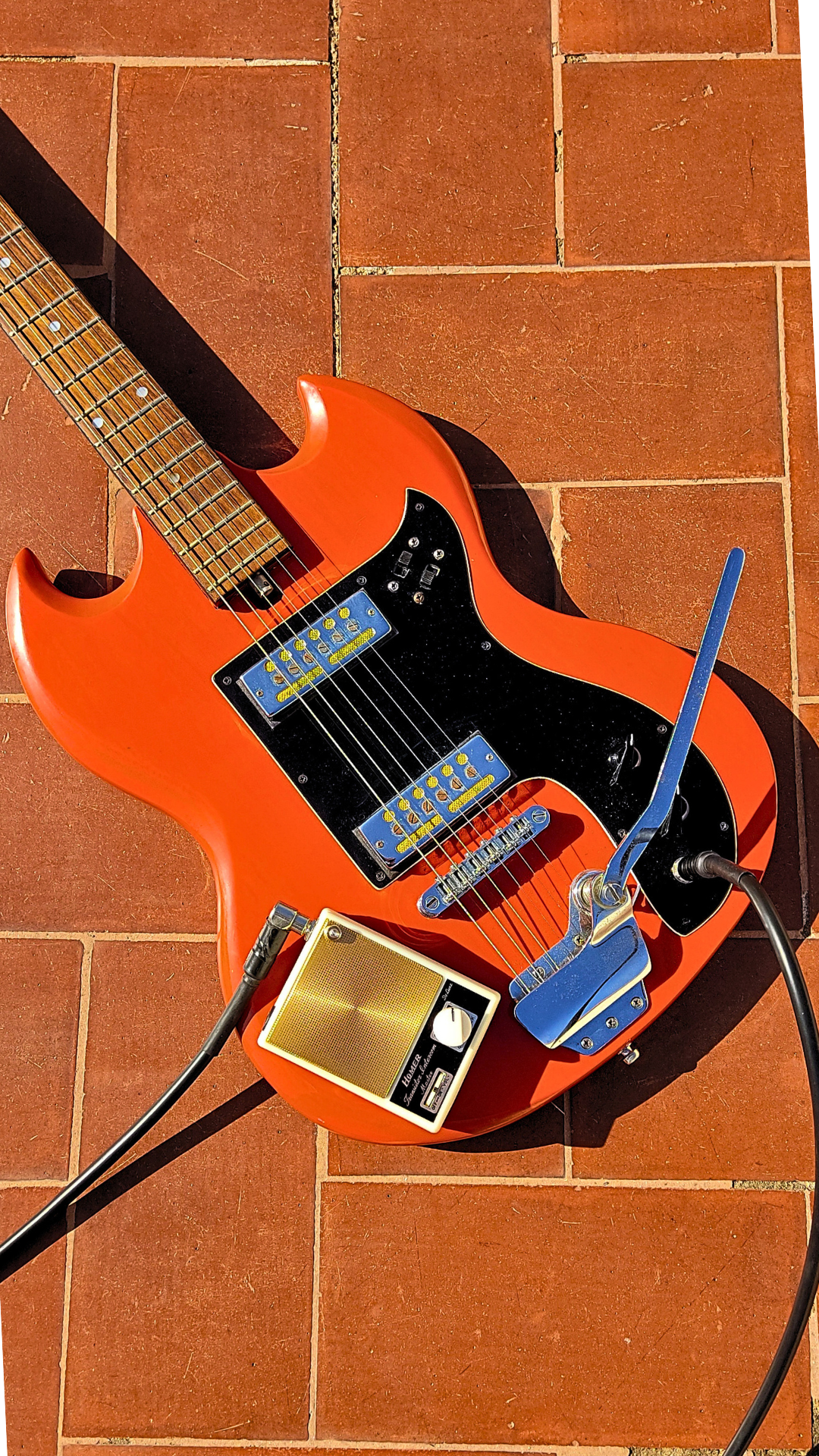 "HOMER DELUXE" Portable guitar radio amp by Zeta Creations