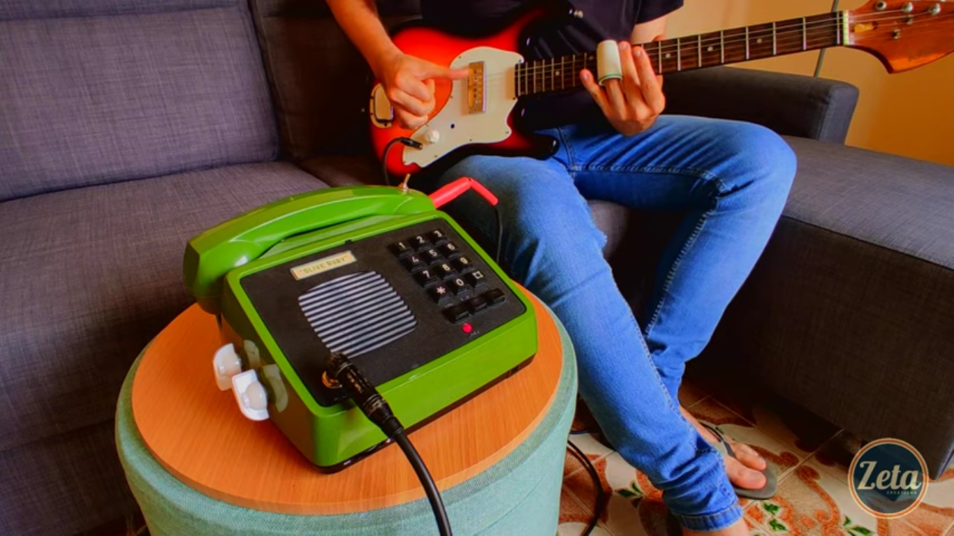 "Olive Ruby TC" Portable guitar amp + microphone + tremolo by Zeta Creations