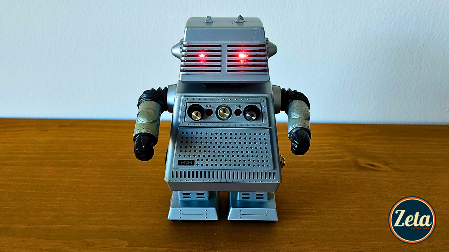 Front view of ASTROMAN vintage robot-style guitar amp