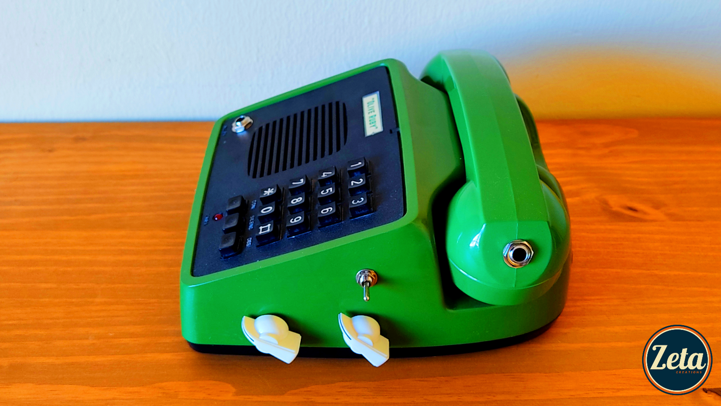 Side view of OLIVE RUBY TC – controls of the tremolo effect