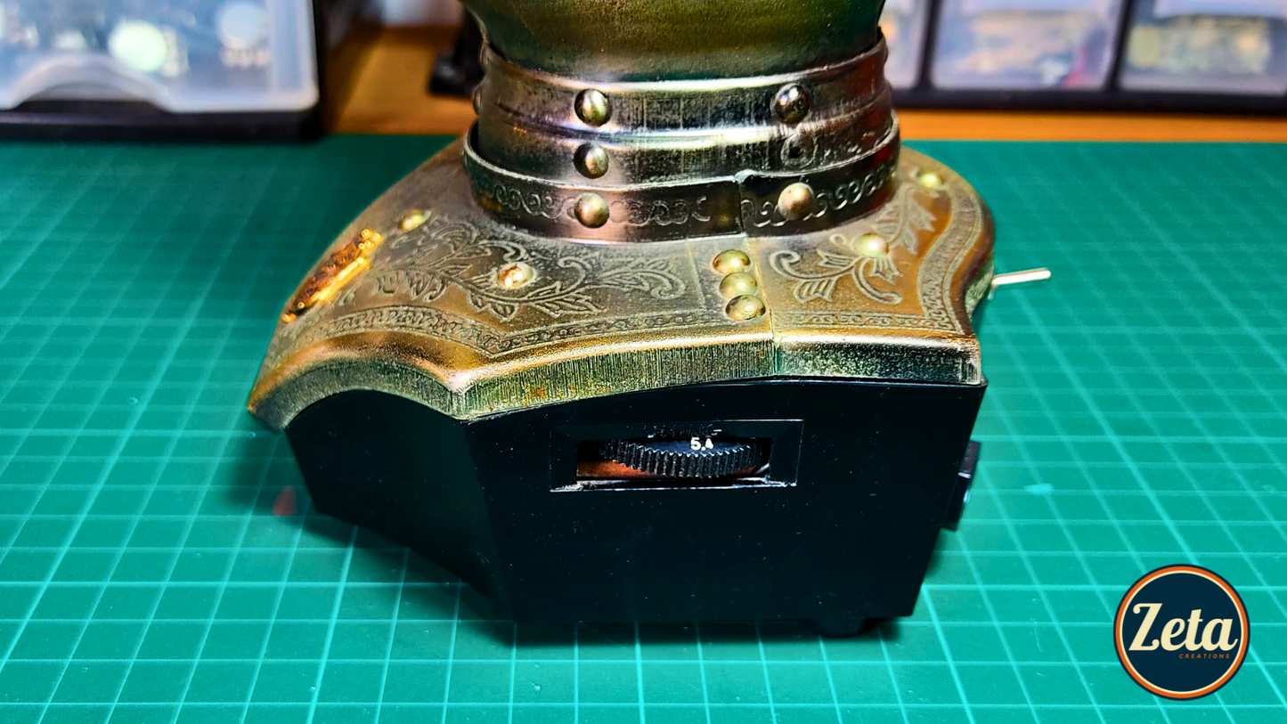 Close-up of gain knob es on SANT JORDI DRAC guitar amp