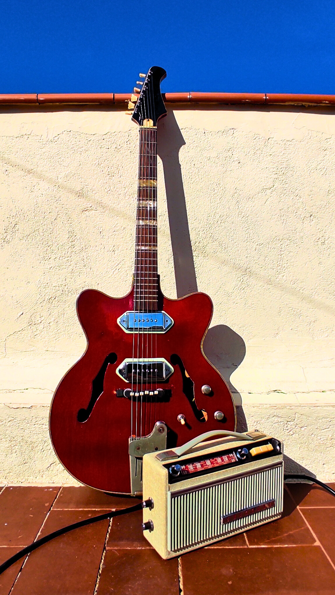"RAMON T" Vintage guitar radio amp with tremolo