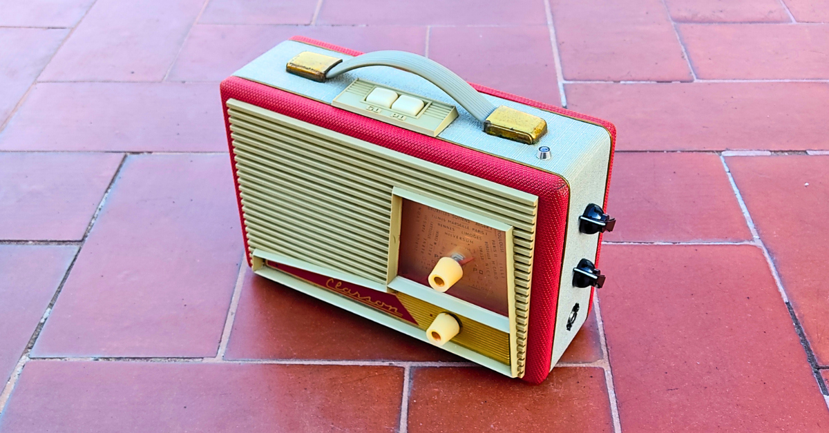"HONEYCOMB RED T" Vintageguitar radio amp with tremolo