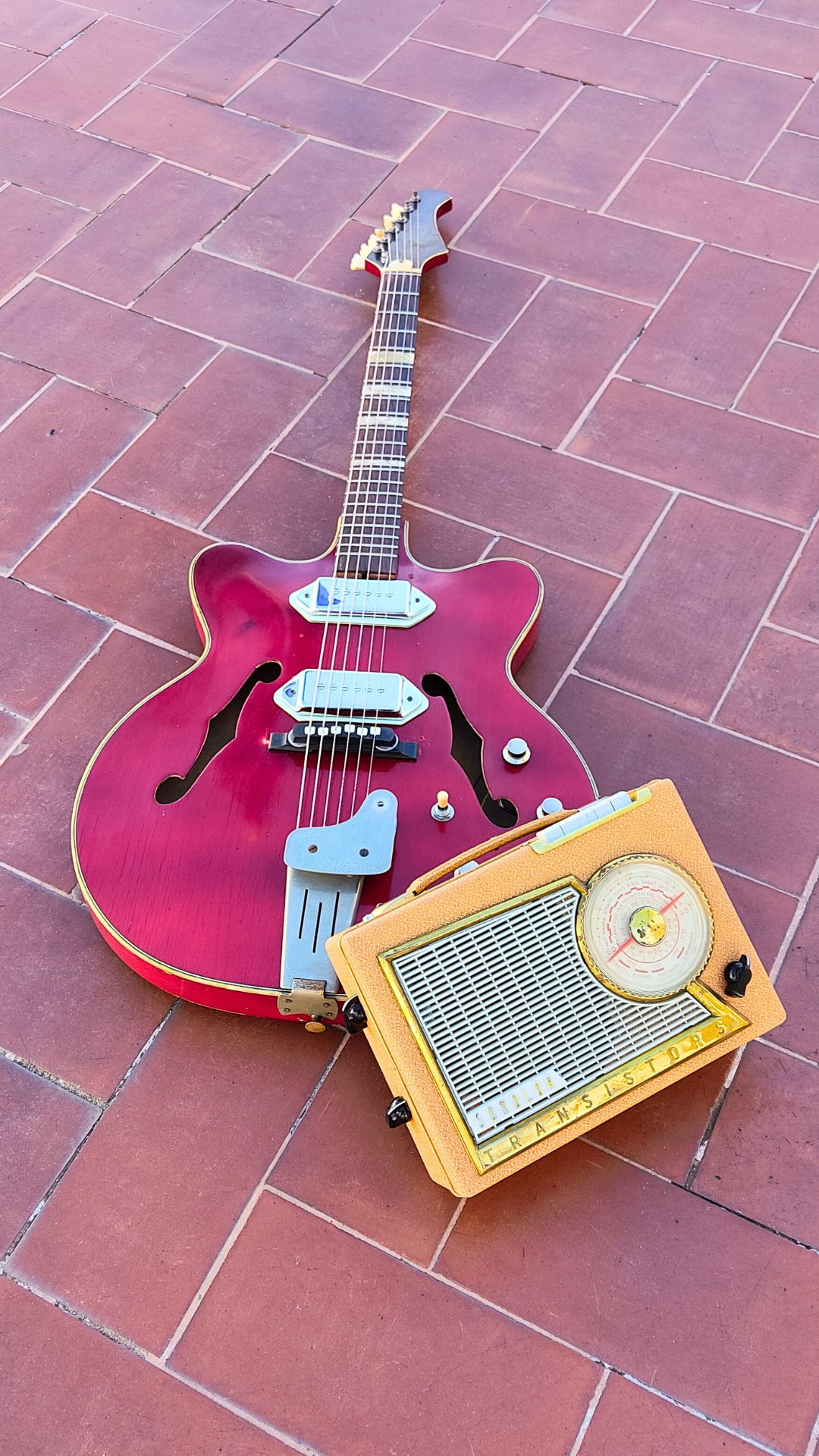"SONO T" Vintage guitar radio amp with tremolo