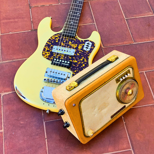 THE BEAST T Vintage guitar radio amp with tremolo (Copia)