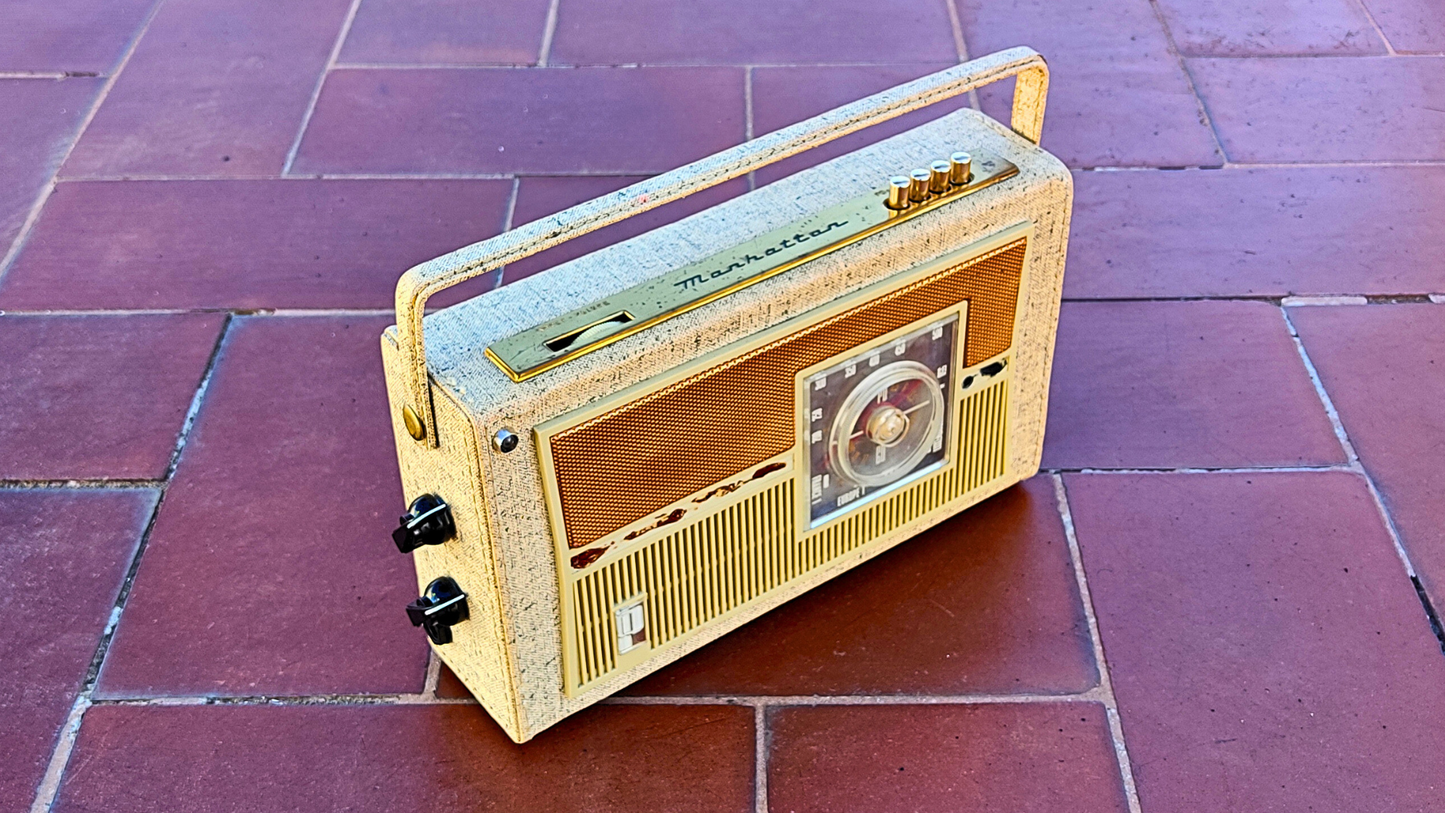 "MANHATTAN T"  Vintage guitar radio amp with tremolo