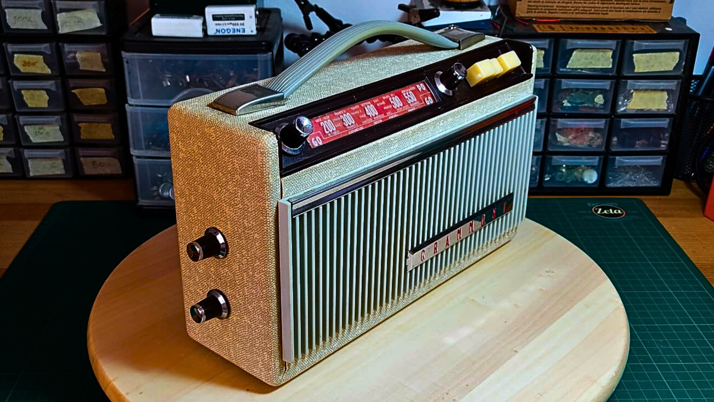 "RAMON T" Vintage guitar radio amp with tremolo