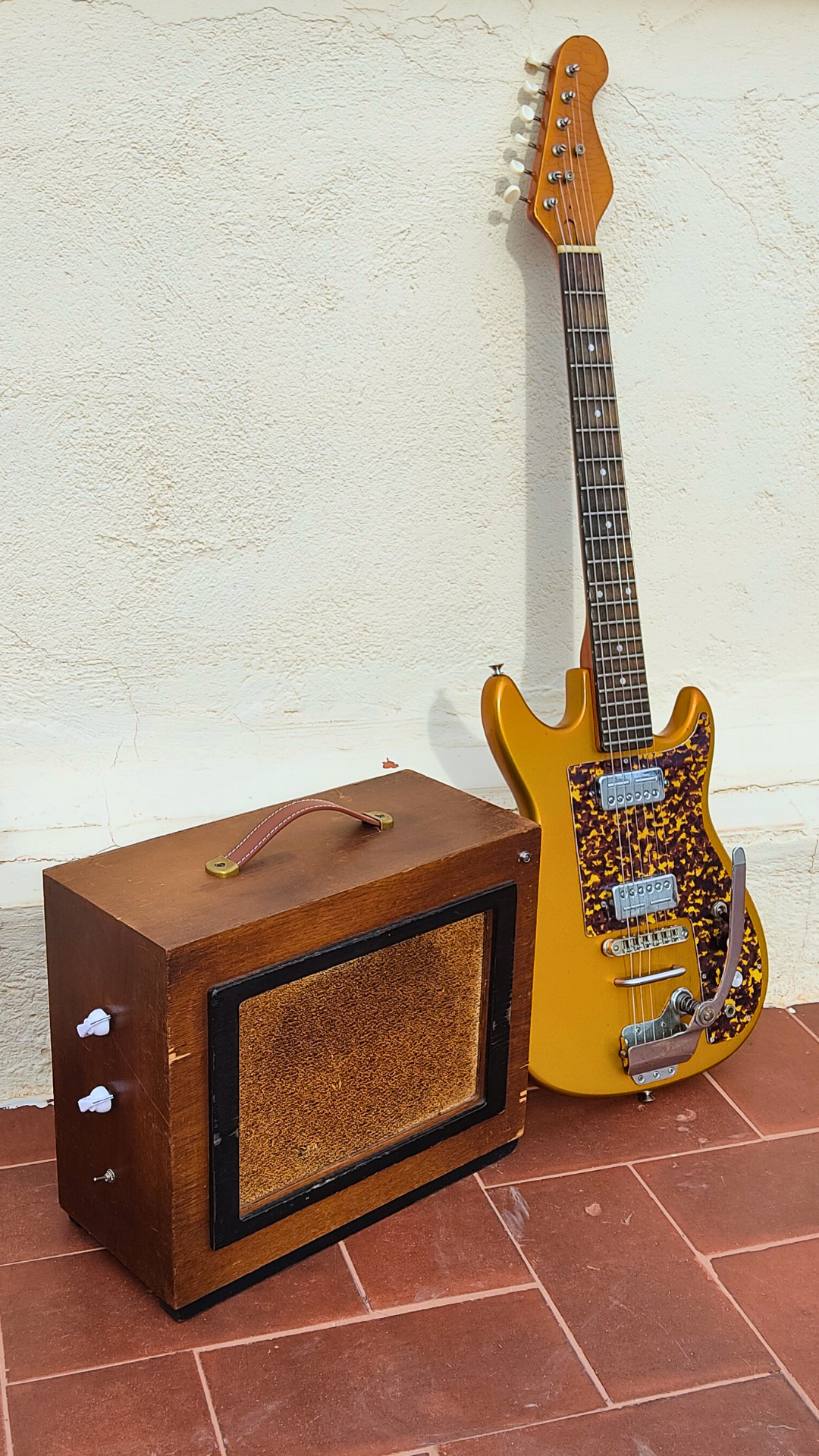 "LUCHBOX T"  Guitar amp with built in tremolo