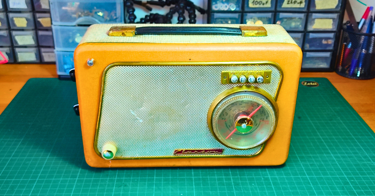 THE BEAST T Vintage guitar radio amp with tremolo