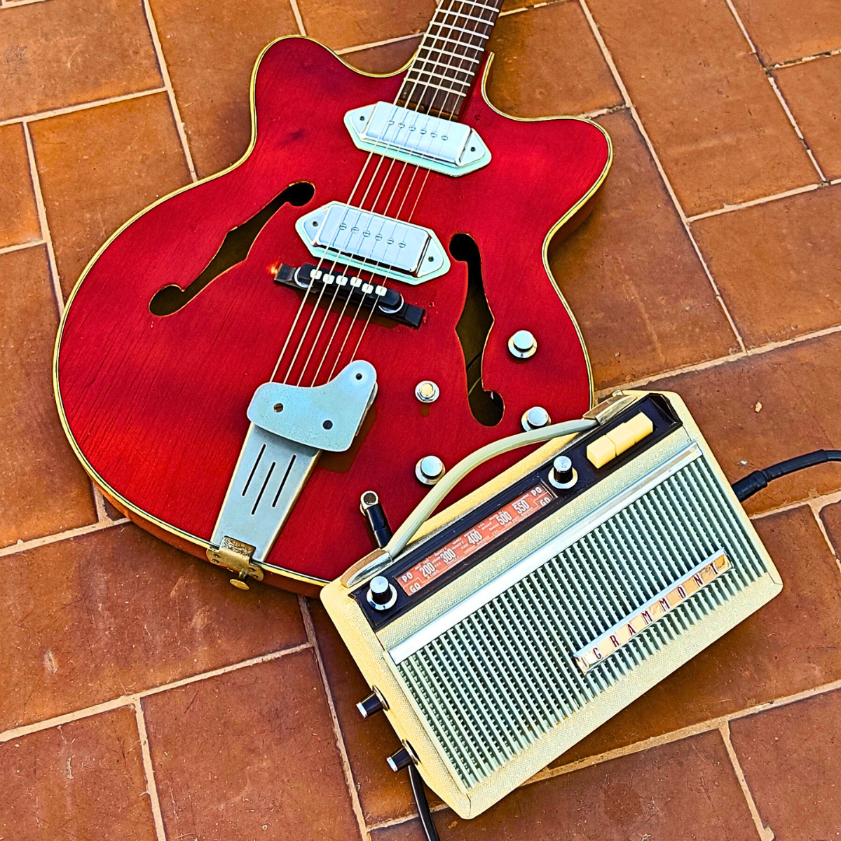 "RAMON T" Vintage guitar radio amp with tremolo