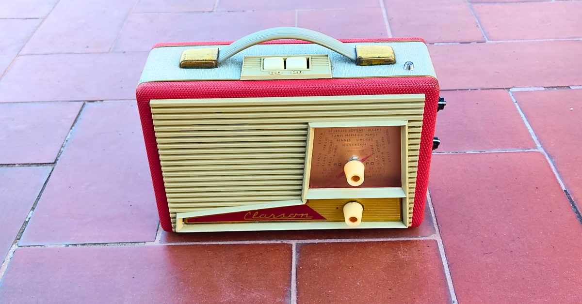 "HONEYCOMB RED T" Vintageguitar radio amp with tremolo
