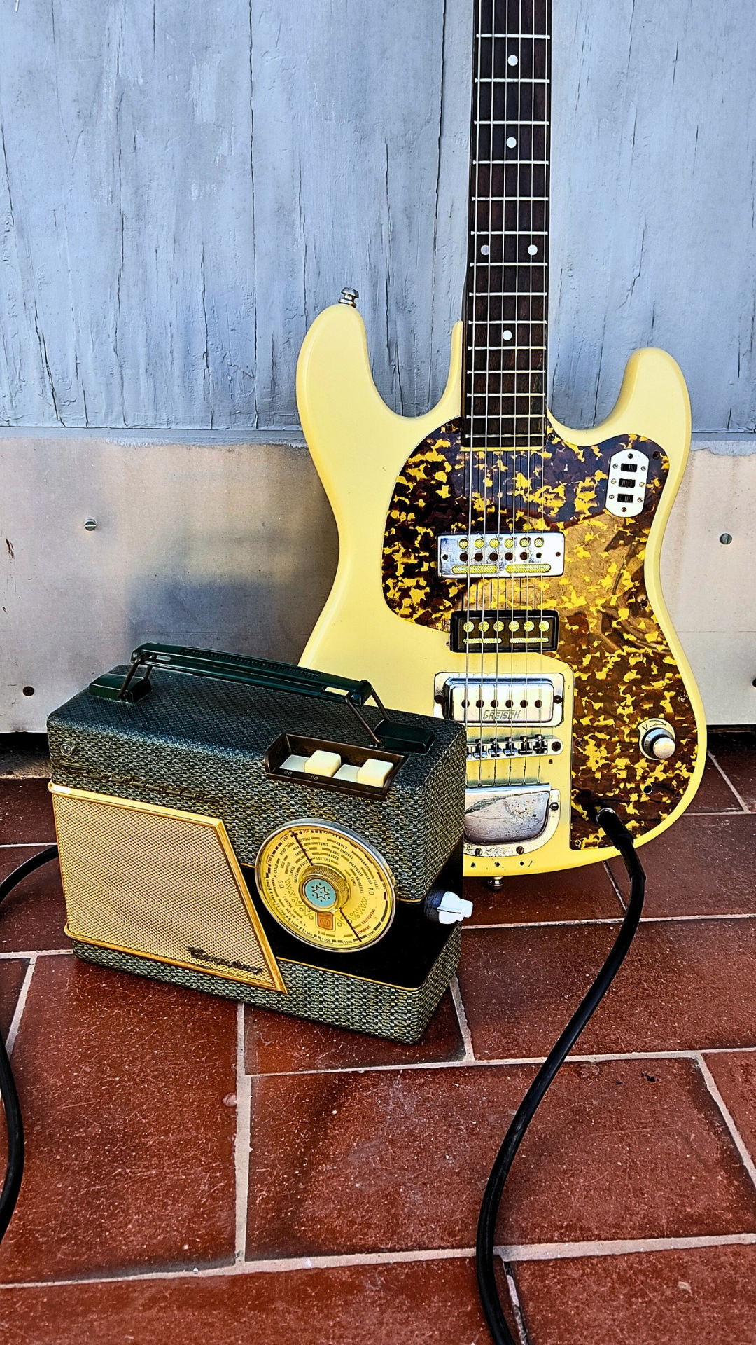 "RADIOLA STAR" Portable guitar radio amp with tremolo by Zeta Creations
