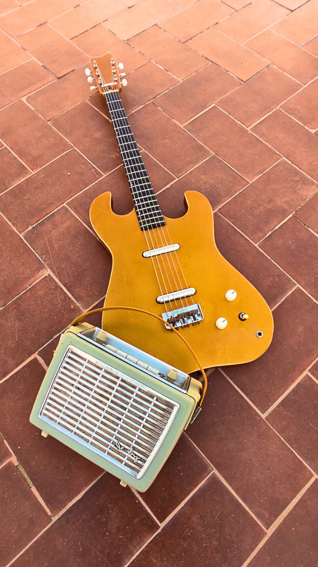 DERBY T Vintage guitar radio amp with tremolo
