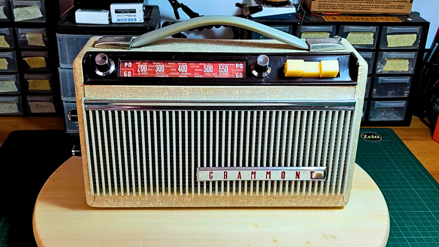"RAMON T" Vintage guitar radio amp with tremolo