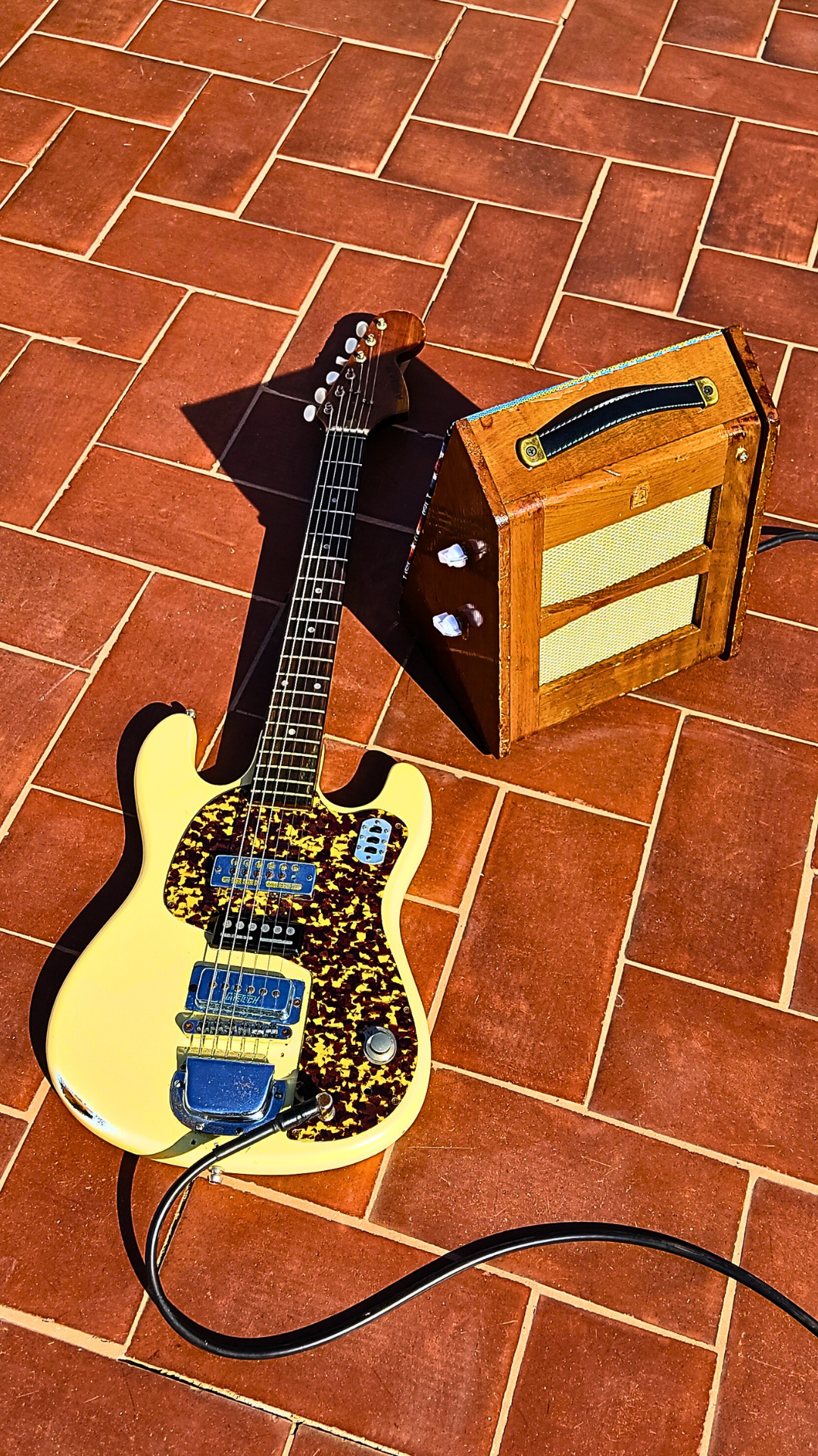 "THE ANNOUNCER" Vintage guitar radio amp with tremolo