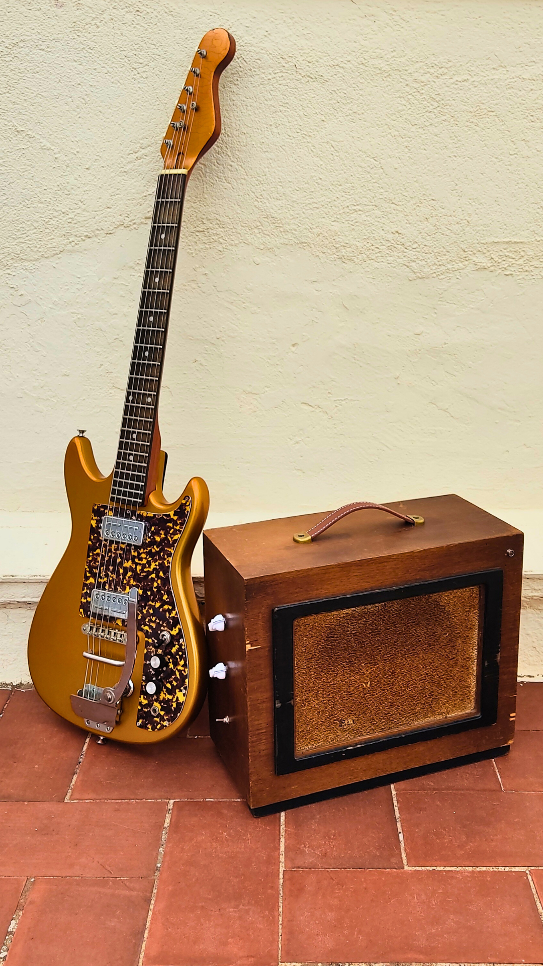 "LUCHBOX T"  Guitar amp with built in tremolo