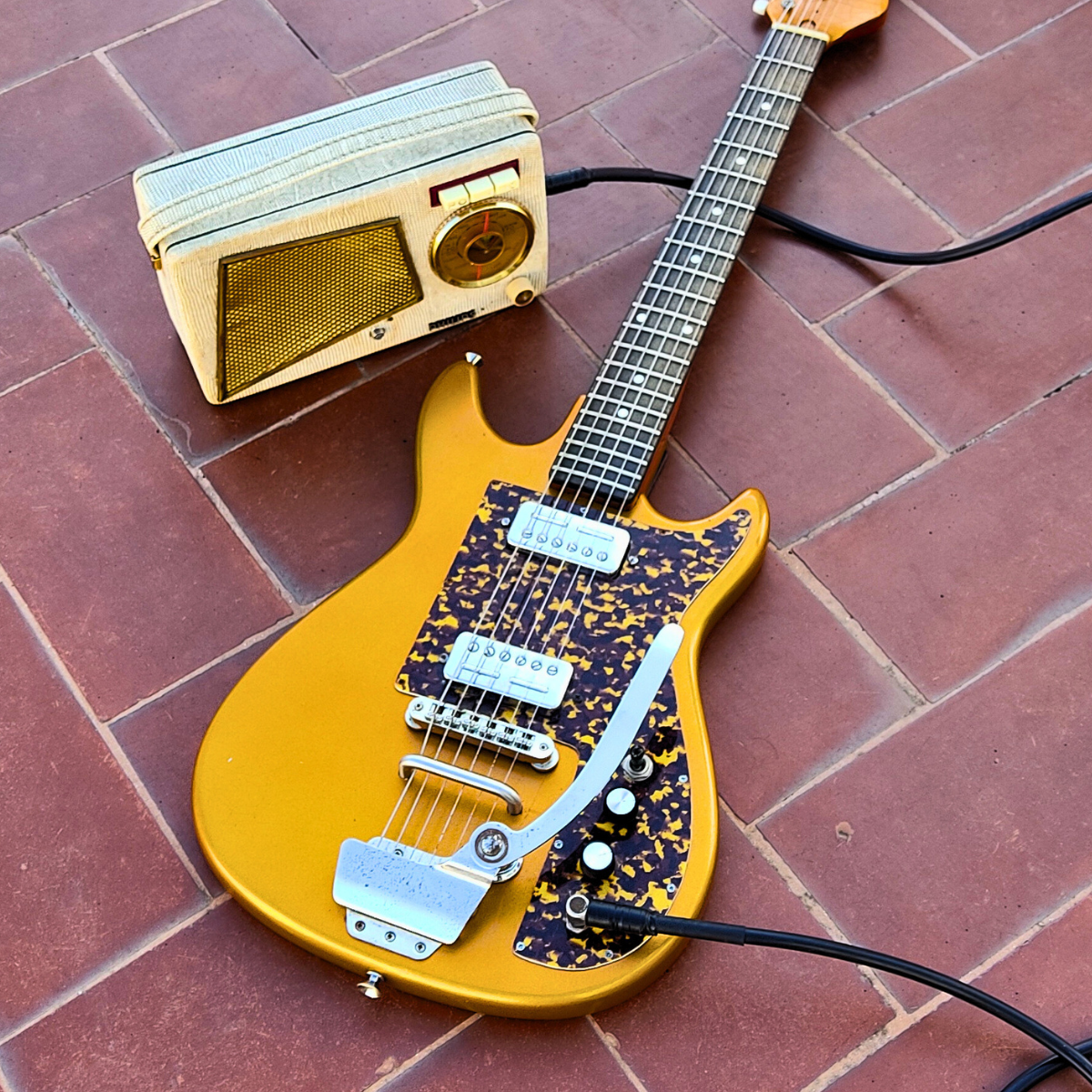 "GUILLOTINE" Vintage guitar radio amp