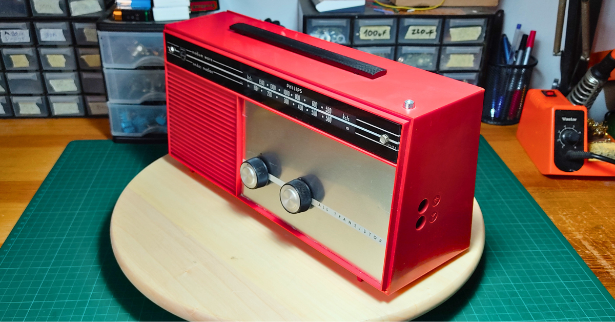 RED VOLT T Vintage guitar radio amp with tremolo