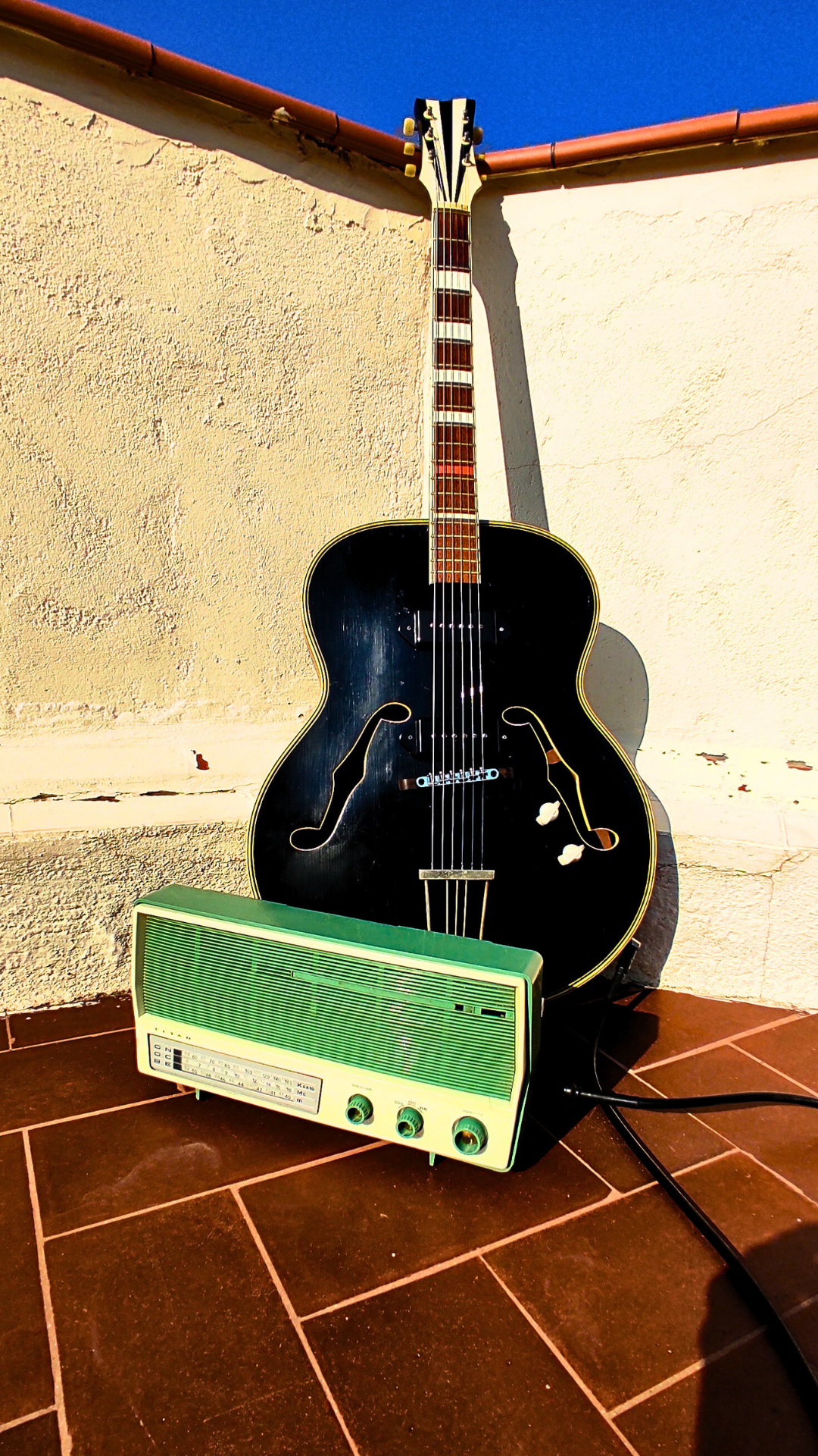 "TITAN T" Portable guitar radio amp with tremolo by Zeta Creations
