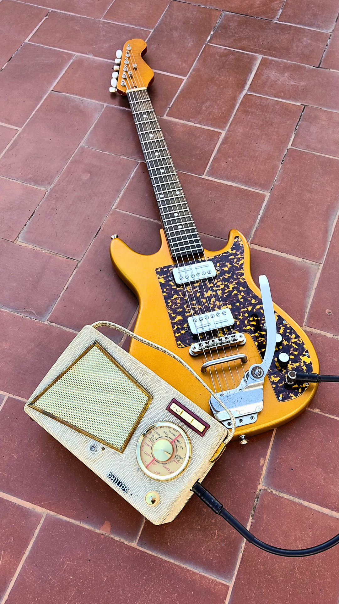 "GUILLOTINE" Vintage guitar radio amp