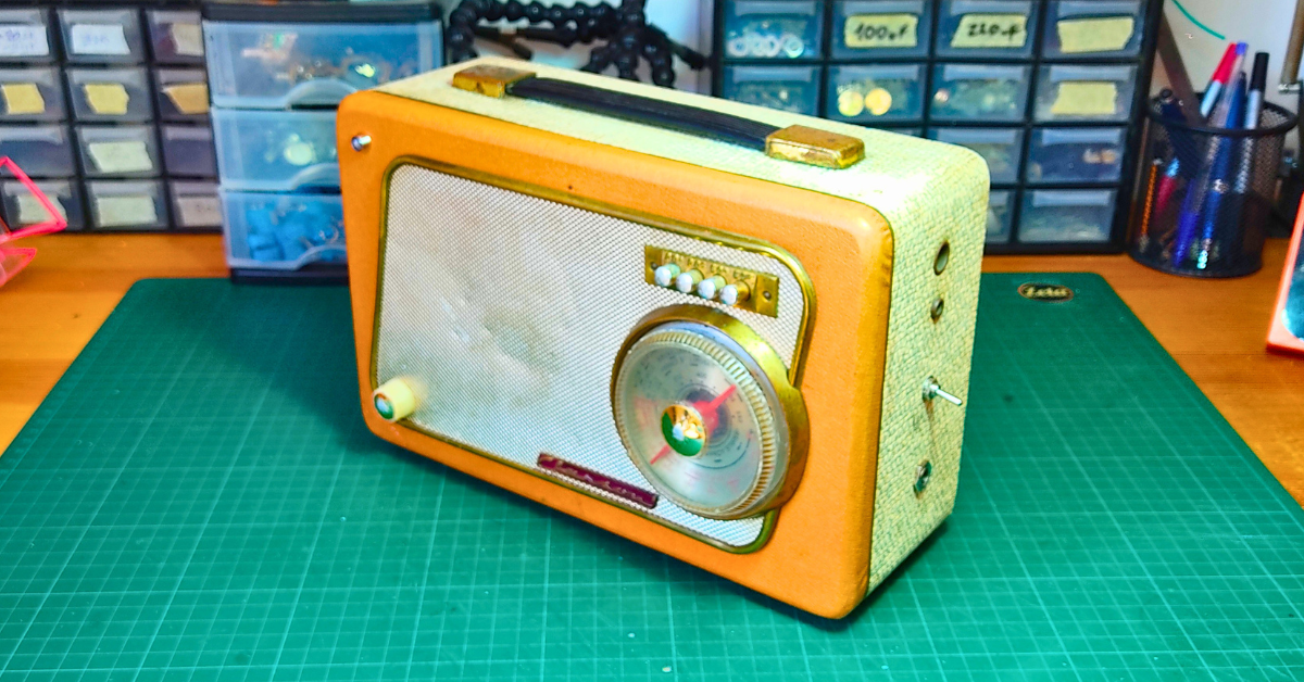 THE BEAST T Vintage guitar radio amp with tremolo