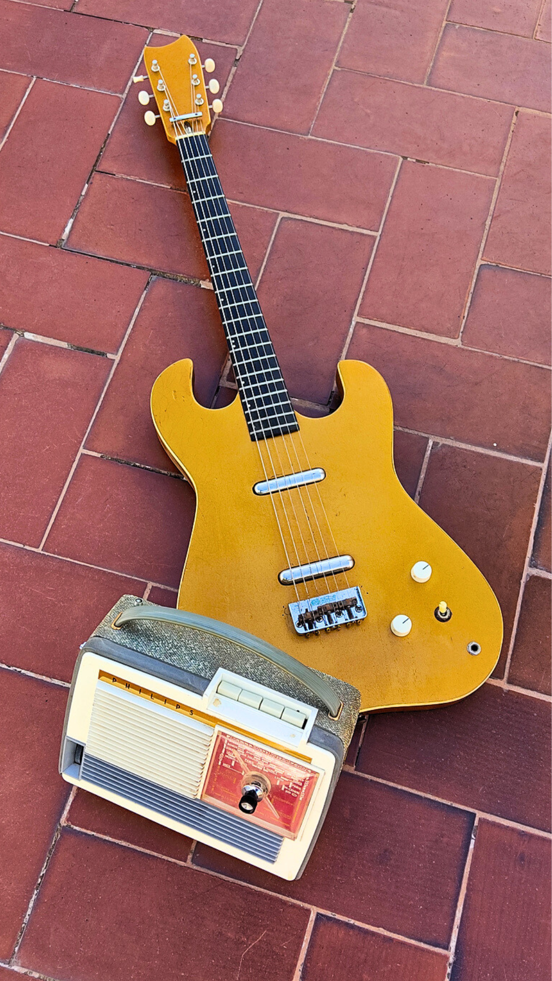 "SLEEPWALKER T V2" Vintage guitar radio amp with tremolo
