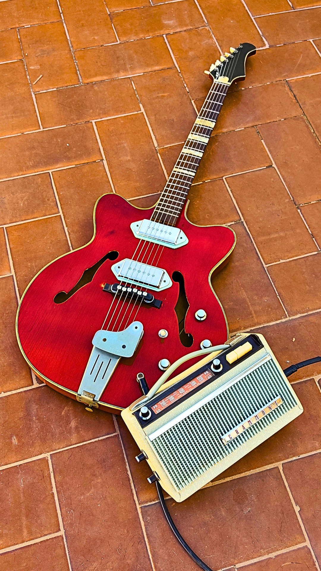 "RAMON T" Vintage guitar radio amp with tremolo