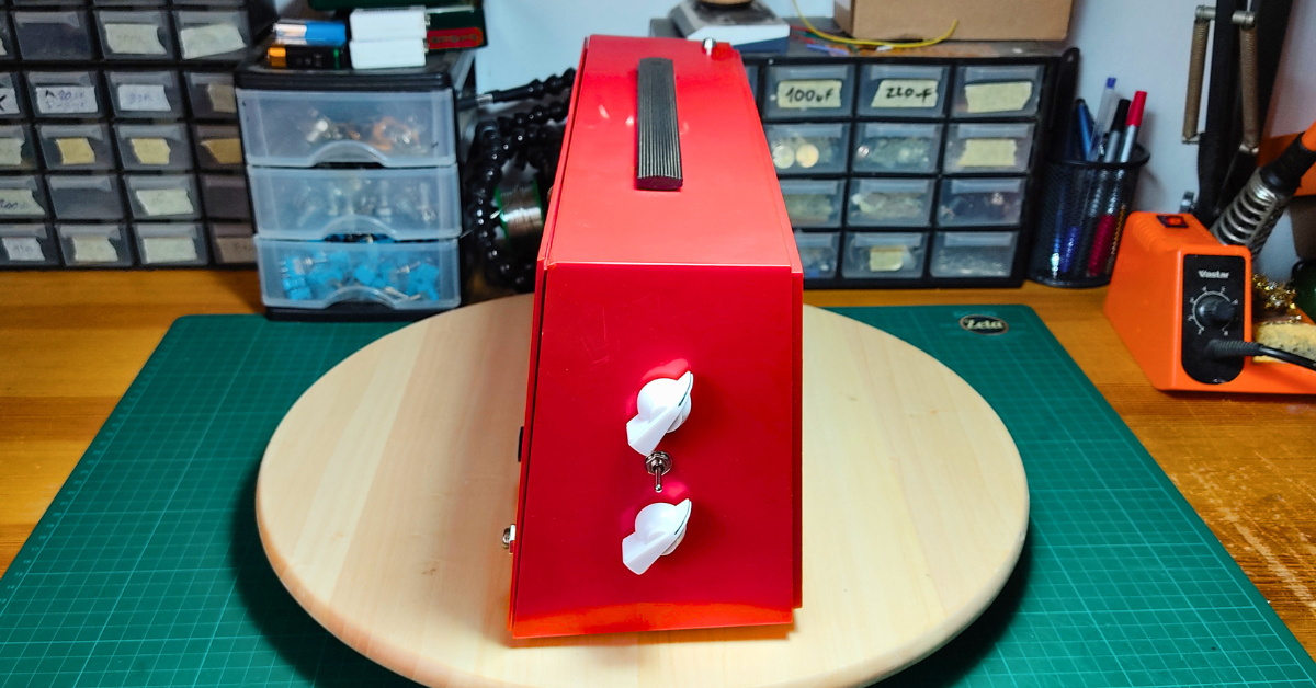 RED VOLT T Vintage guitar radio amp with tremolo