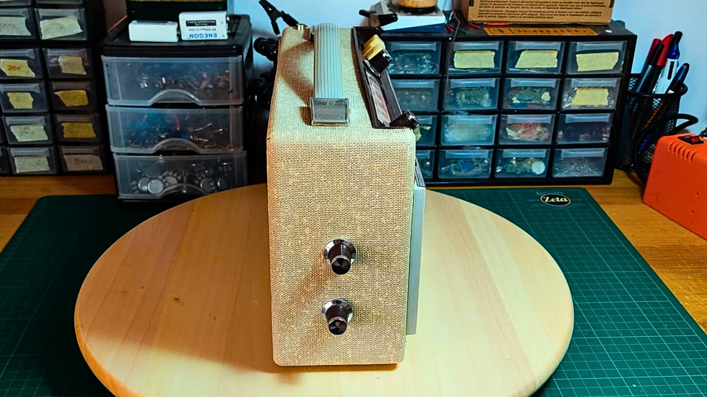 "RAMON T" Vintage guitar radio amp with tremolo