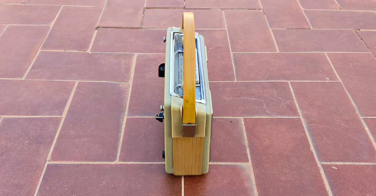 DERBY T Vintage guitar radio amp with tremolo