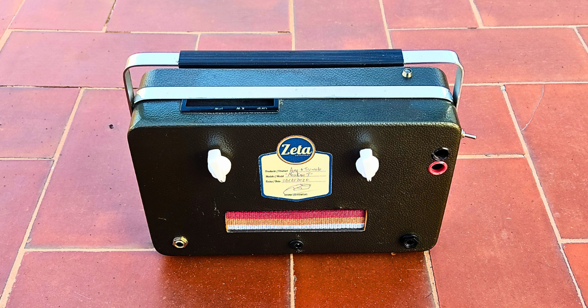 "MOSKAU T" Vintage guitar radio amp with tremolo