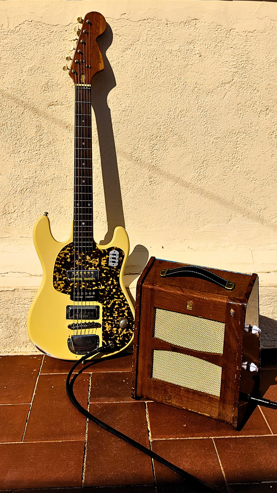 "THE ANNOUNCER" Vintage guitar radio amp with tremolo