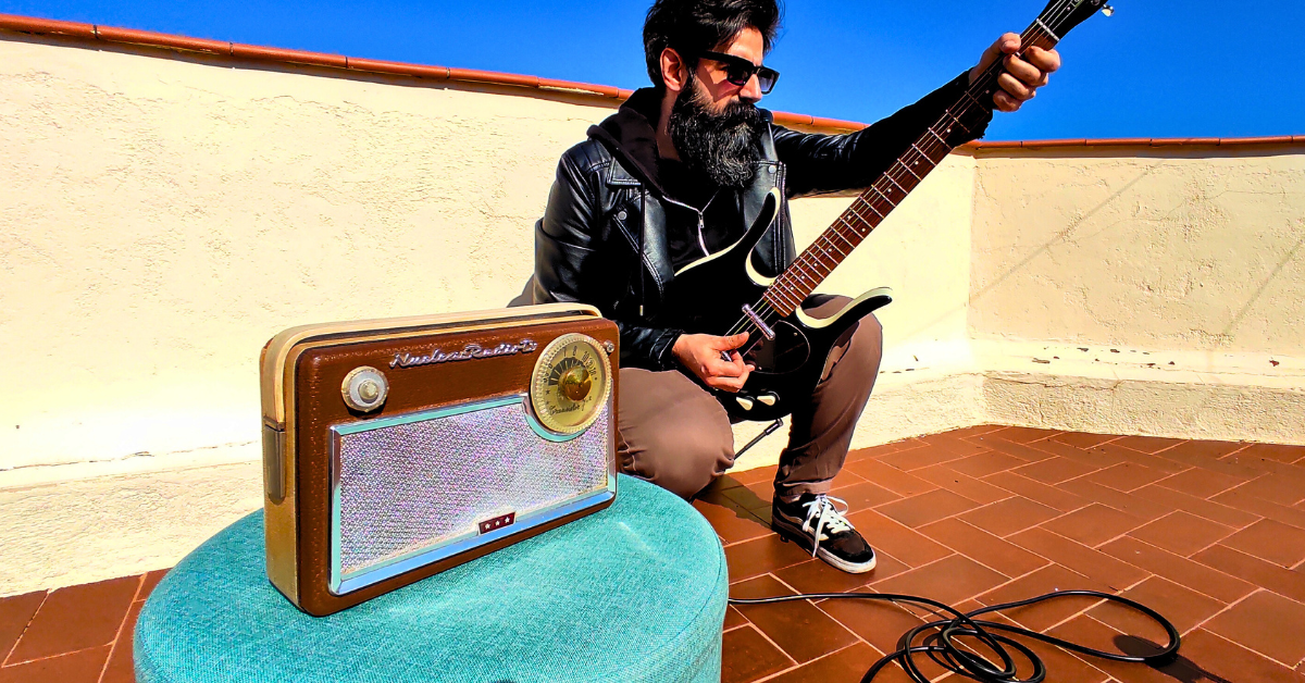 "NUKE CUSTOM" Portable guitar radio amp by Zeta Creations