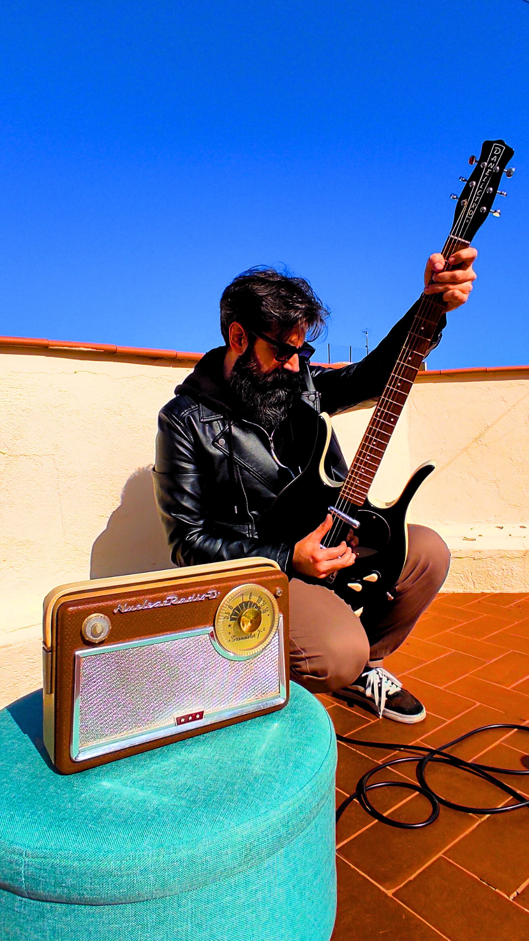 "NUKE CUSTOM" Portable guitar radio amp by Zeta Creations