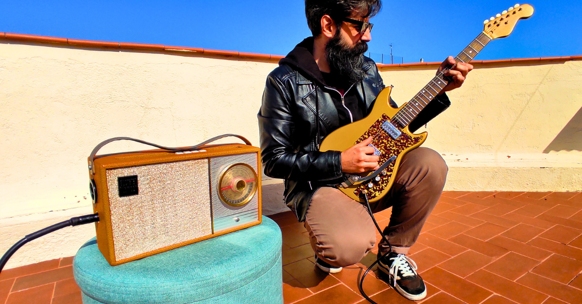 "THOMPSON DELUXE" Portable guitar radio amp by Zeta Creations