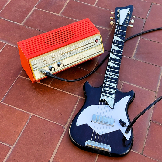 "RAZOR" Vintage guitar radio amp