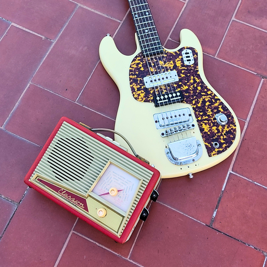 "HONEYCOMB RED T" Vintageguitar radio amp with tremolo
