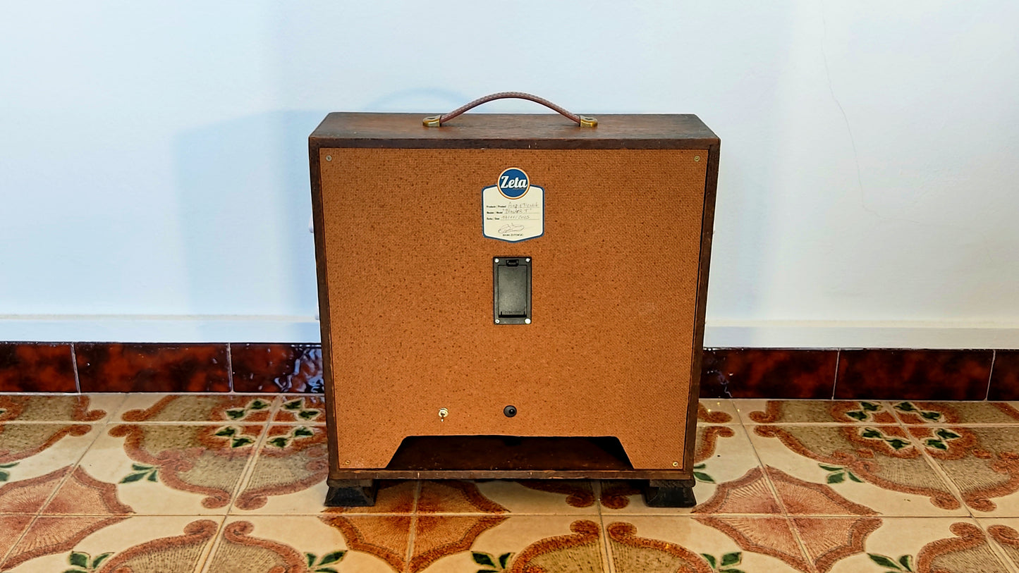 "BLASTER T" Guitar amp with built in tremolo