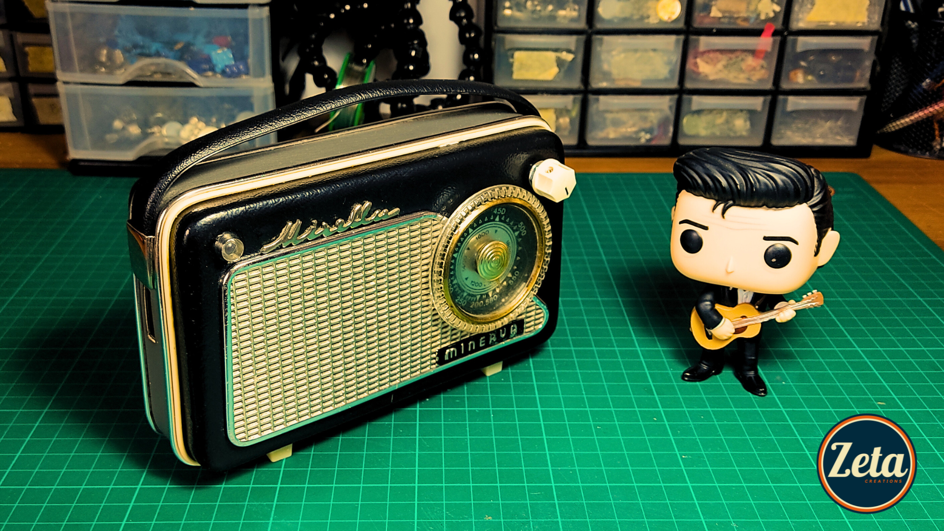 MINERVA portable guitar amp – vintage French radio repurposed as amplifier

