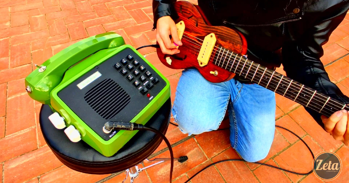 OLIVE RUBY TC in use – guitar plugged in, live performance with retro phone amp

