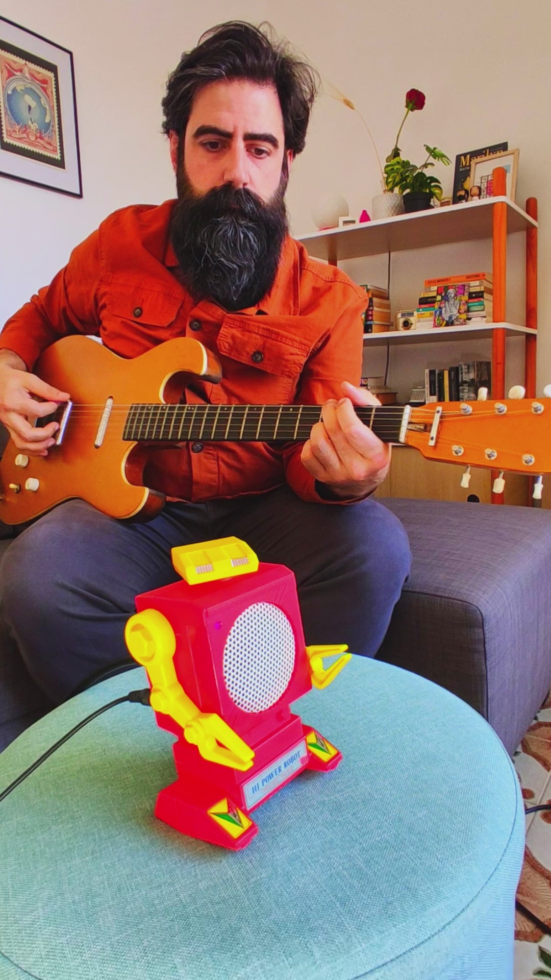 Demo video of BOMBERBOY handmade guitar amp made from vintage walkie talkie

