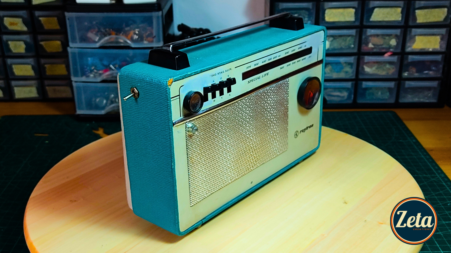 Second angled view of SPECIAL RAY handmade guitar amplifier

