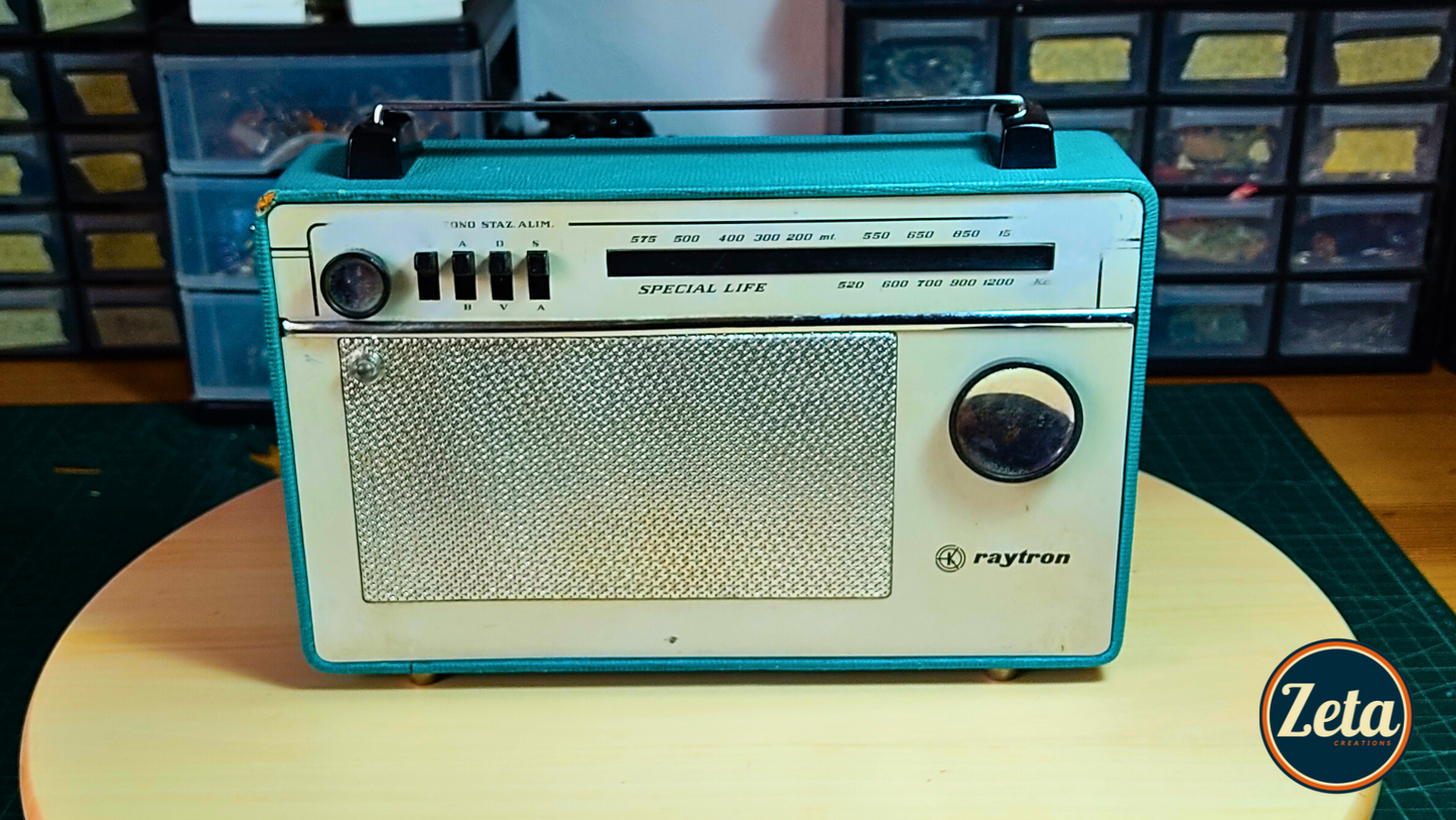 Front view of SPECIAL RAY vintage-style guitar amp

