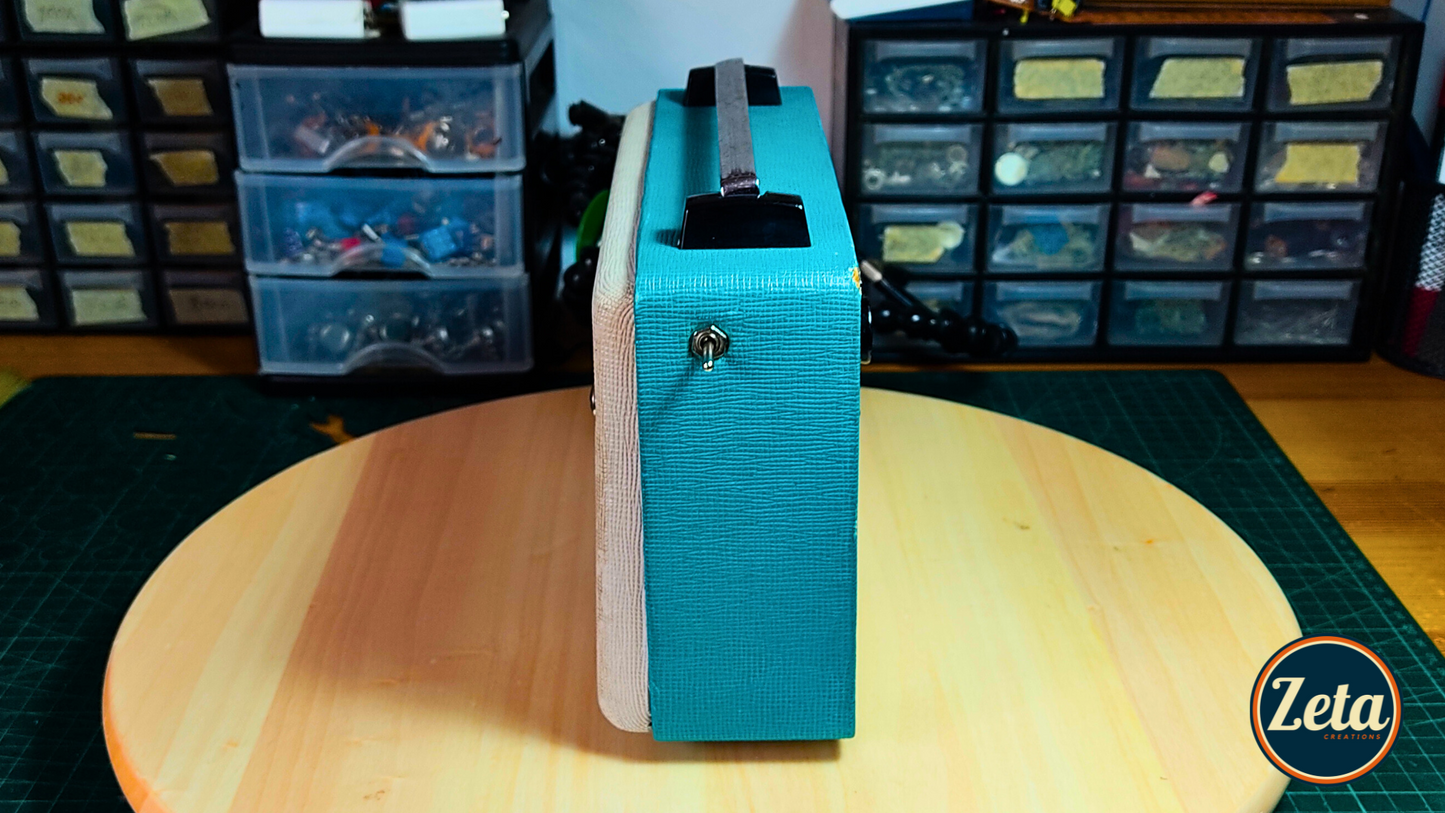 Side profile of SPECIAL RAY portable guitar amp showing retro design

